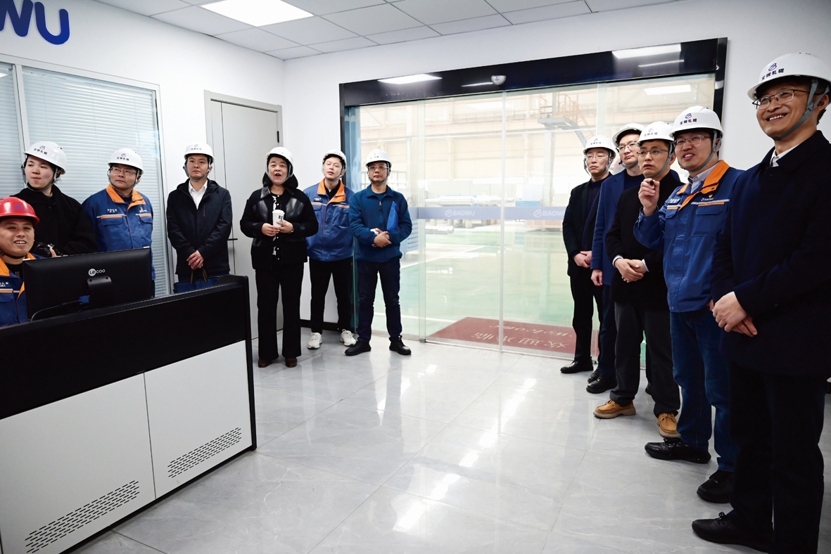 圖為公司領(lǐng)導(dǎo)一行參觀寶鋼軋輥全生命周期智慧服務(wù)中心_網(wǎng)站.jpg